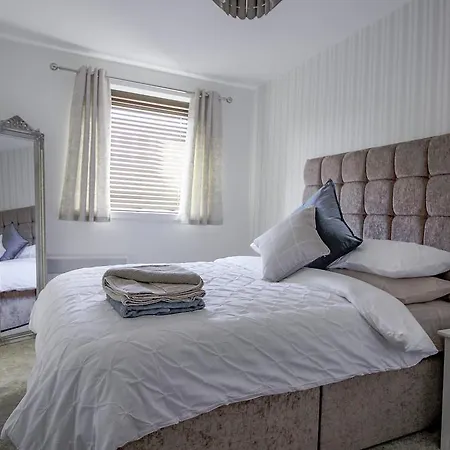 Luxury Living In The Heart Of The City Apartment